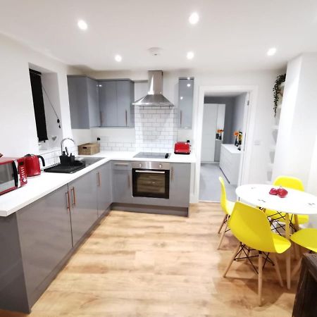 4 Sleeps And Travel Cot- Close To Beach And Restaurants Bournemouth Bagian luar foto