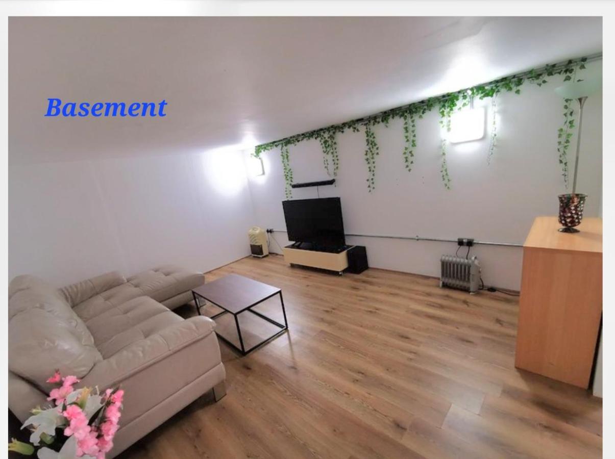 4 Sleeps And Travel Cot- Close To Beach And Restaurants Bournemouth Bagian luar foto