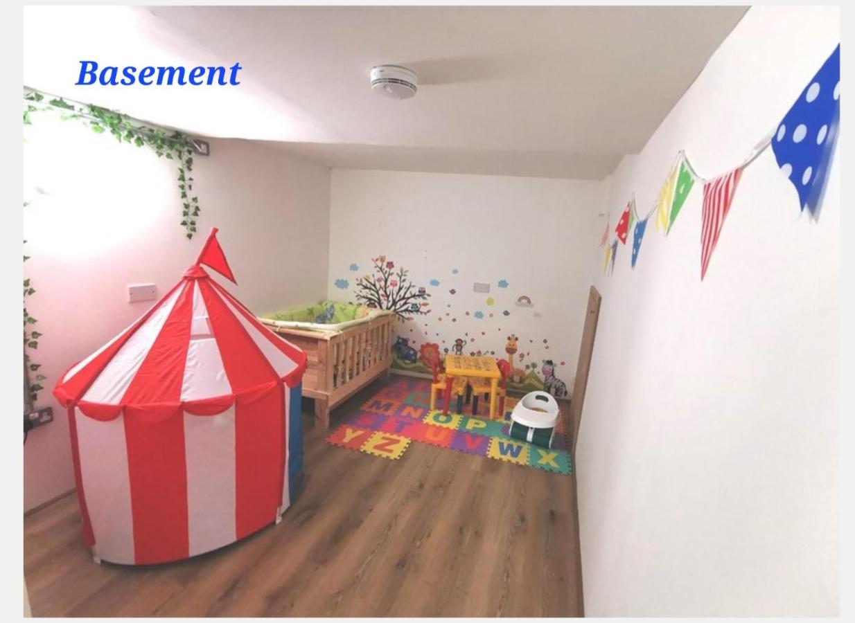 4 Sleeps And Travel Cot- Close To Beach And Restaurants Bournemouth Bagian luar foto