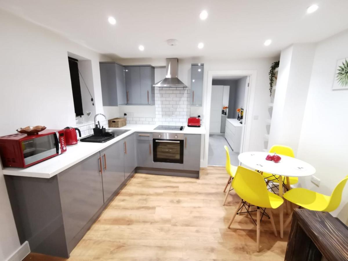 4 Sleeps And Travel Cot- Close To Beach And Restaurants Bournemouth Bagian luar foto