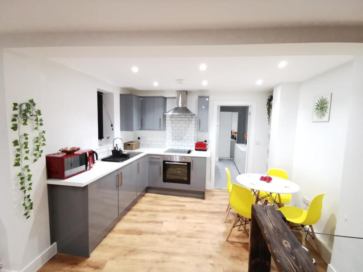 4 Sleeps And Travel Cot- Close To Beach And Restaurants Bournemouth Bagian luar foto